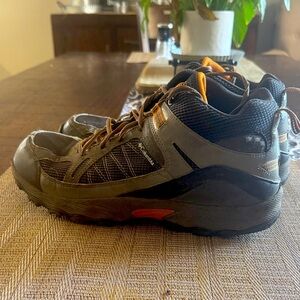 Columbia Men's Black and Gray Trail Hikers